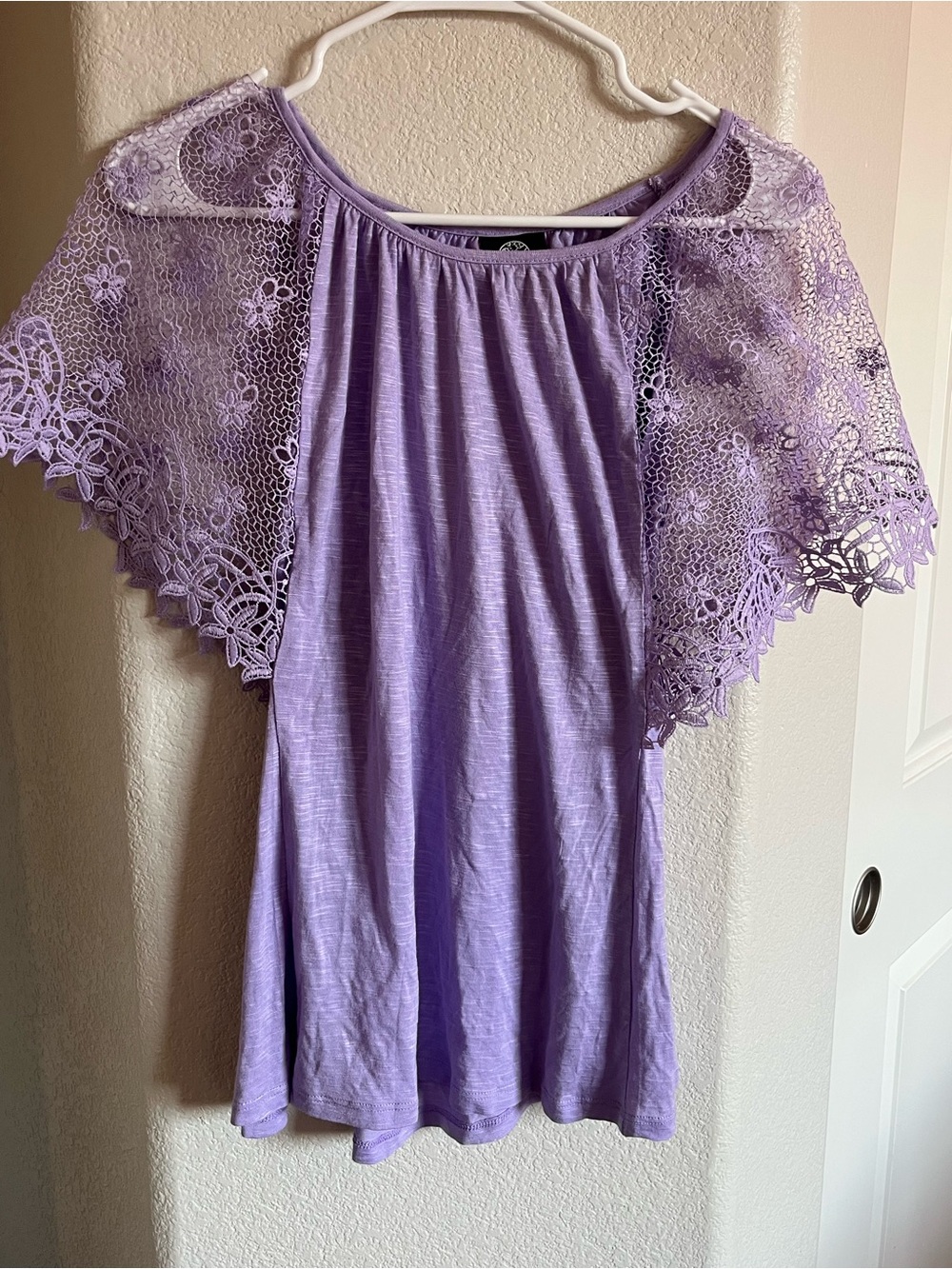 Bobeau Lavender Crochet-like / Lace Sleeve Tunic Top
